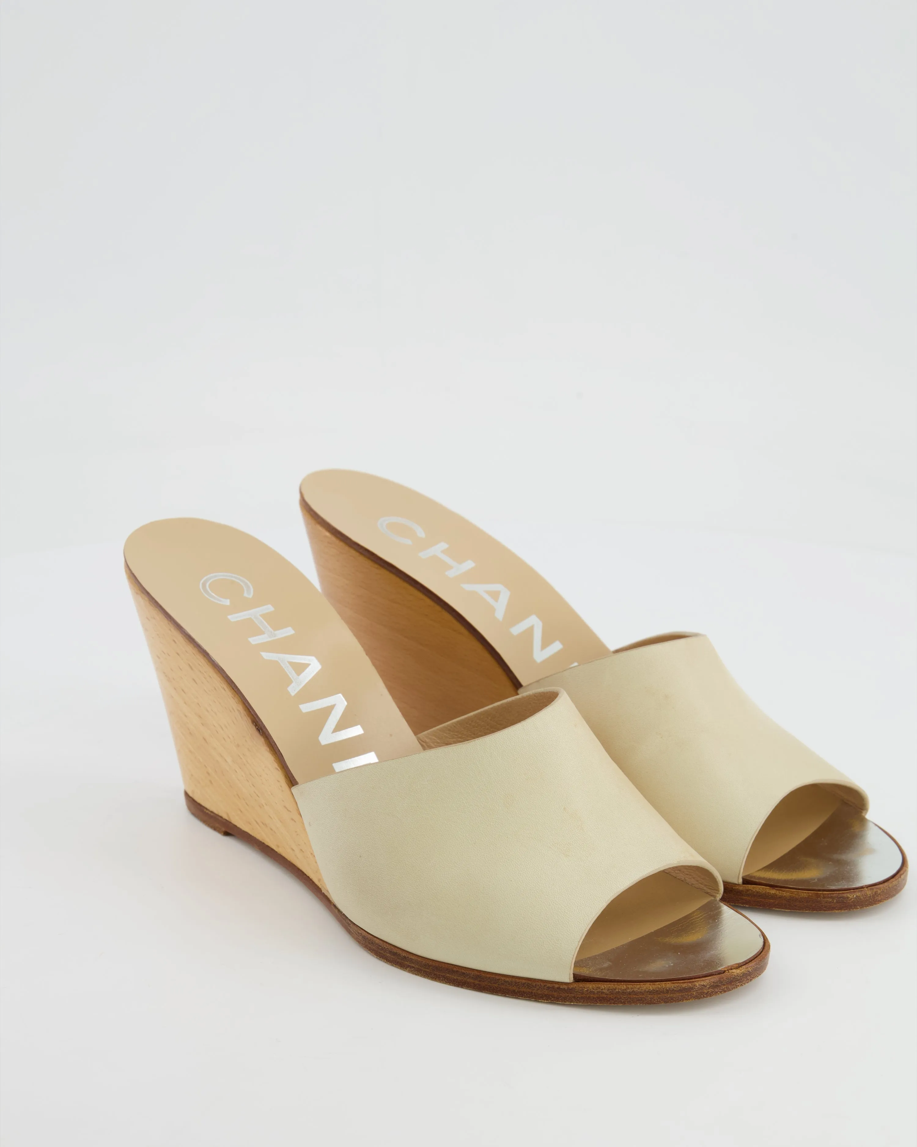 Chanel Cream Wooden Heeled Leather Mules With Cc Logo Detail Size Eu 39.5