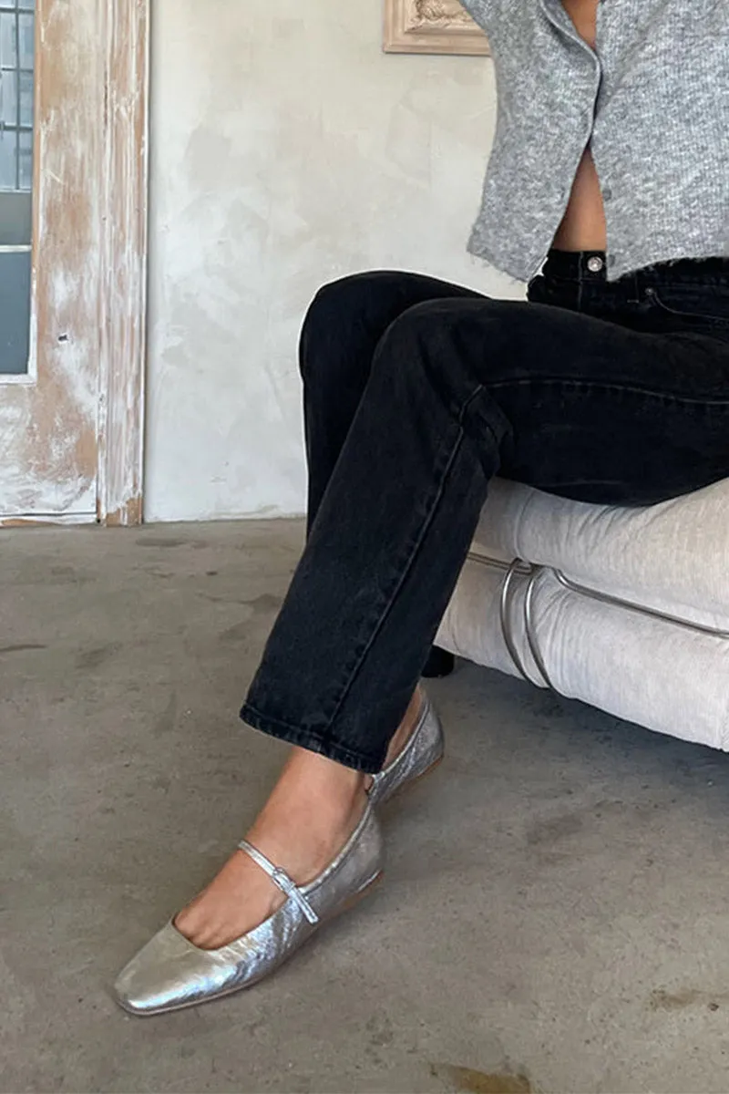 REYES DISTRESSED LEATHER FLAT
